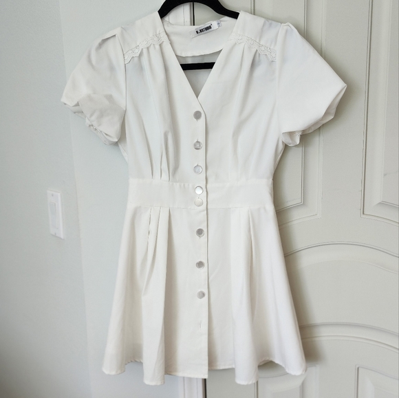 B.Bstudio Dresses & Skirts - B.BStudio White A-Line Lace Detail Puff Sleeve Mini Dress S